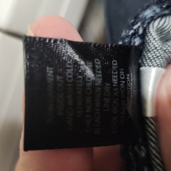 White House Black Market Distressed Jeans - Picture 12 of 12